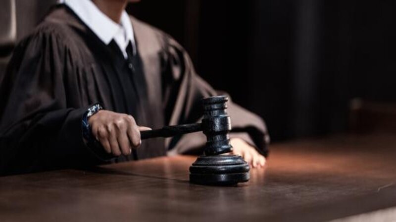 جبل الجلود..  ينتحل صفة قاض ويستغل  90 ختما لإدارات وبنوك  لافتعال وثائق  لفائدة مورطين في هذه القضايا